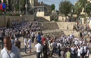 فيديو وصور؛ المستوطنون يجوبون شوارع القدس ويقتحمون الاقصى