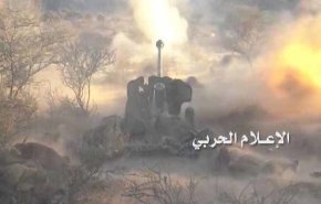 مواضع مزدوران آل سعود در عسیر زیر ضربات پهپادی و توپخانه یمنی‌ها