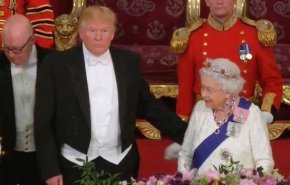 شاهد: ترامب في موقف محرج وهذه المرة مع الملكة البريطانية 