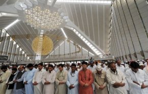 میلیون ها پاکستانی نماز عید سعید فطر را اقامه کردند