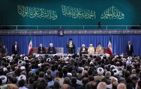 جمعی از مسئولان، مردم و سفرای کشورهای اسلامی با رهبر معظم انقلاب دیدار کردند