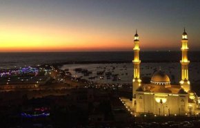 شاهد.. أجواء العيد في مسجد الحساينة على شاطئ غزة