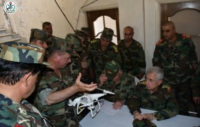 بالفيديو..وزير الدفاع السوري يزور وحدات الجيش في حماة