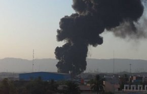 احتواء النار في ميناء 'الشهيد رجائي' جنوبي ایران