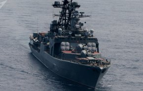 سفينة عسكرية روسية تنزع فتيل 'صدام لا يحمد عقباه'!