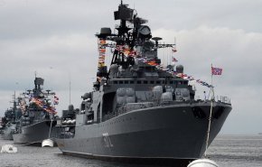 البحرية الأمريكية تعلق على احتكاك بين طراد تابع لها وسفينة روسية