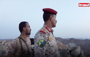 وزير دفاع اليمن يتفقد محور 'نجران' جنوبي السعودية 