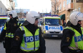 الشرطة تطلق النار على رجل هدد بتفجير محطة قطارات بالسويد