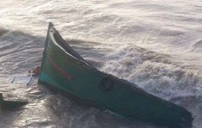 فيديو درامي لإنقاذ 6 أشخاص انقلب قاربهم حوصر أحدهم في جيب هوائي