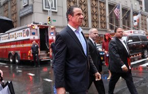 عمدة نيويورك يعلق على حادث اصطدام طائرة بمبنى في مانهاتن