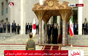 شاهد... مراسم استقبال رئيس الوزراء الياباني في طهران 