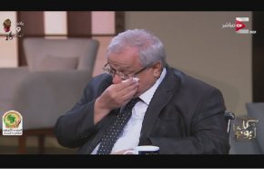 شاهد بكاء رئيس الجالية السورية في القاهرة في برنامج على الهواء