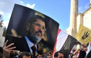 تظاهرات أمام السفارة المصرية بإسطنبول بعد الإعلان عن وفاة مرسي