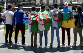  الجيش الجزائري يرفض الفكرة الانتقالية: لا لتقييد الرئيس قبل انتخابه 