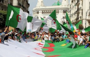 الجزائر.. حبس 19 متظاهرا أوقفوا في مسيرة الجمعة