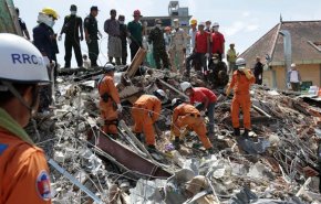  28 قتيلًا وشخصان نجيا بأعجوبة من انهيار مبنى في كمبوديا