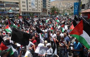 فلسطينيون يواصلون فعاليات الغضب رفضًا لورشة البحرين