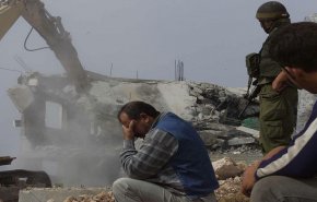 إرغام عائلة فلسطينية على هدم منزلها في النقب