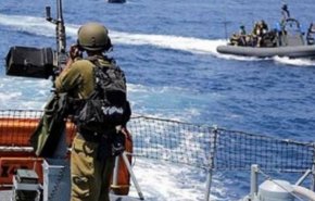 قوات الاحتلال تستهدف الصيادين الفلسطينيين شمال القطاع