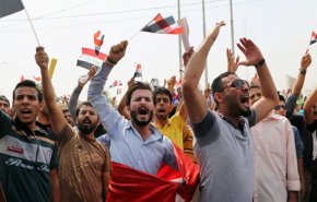 شاهد بالفيديو.. الاحتجاجات في البصرة مستمرة