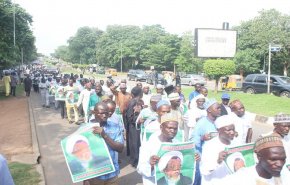 بالصور.. النيجيريون يتظاهرون مجدداً للإفراج عن الشيخ الزكزاكي