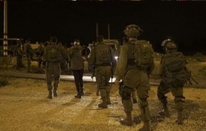 حملة اعتقالات واسعة تطال 15 فلسطينيا بالضفة الغربية