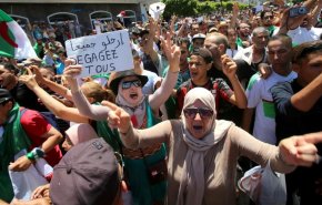 الشعب الجزائري يرد على مبادرة الرئيس المؤقت