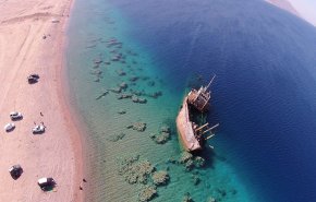 شاهد بالفيديو.. الإمارات تترك السعودية تغرق لوحدها 