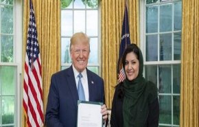 سفیر جدید عربستان در آمریکا استوارنامه خود را به«ترامپ» تحویل داد