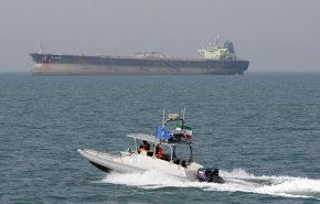  نزدیکی 5 قایق ایرانی به نفتکش انگلیسی در تنگه هرمز