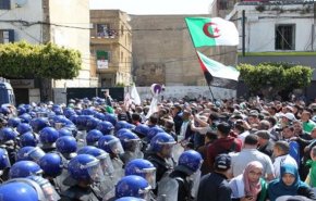تظاهرات مردم الجزائر برای بیست‌ و یکمین جمعه متوالی
