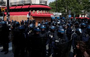 مواجهات بين الشرطة الفرنسية ومشجعي المنتخب الجزائري + فيديو