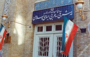 طهران تعزي بوفاة اومانو