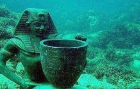 بالصور..إكتشاف كنوز غارقة في قاع البحر بالإسكندرية المصرية
