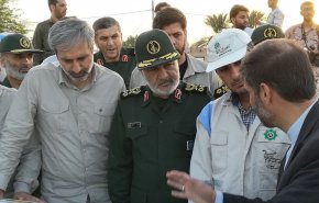 قائد حرس الثورة يتفقد مناطق خوزستان المنكوبة بالسيول