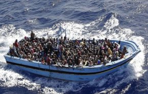 فقدان العشرات اثر غرق قارب خشبي قبالة السواحل الليبية
