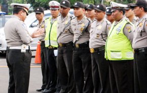 فيديو... شاهد ما فعلته اندونيسيا بـ50 شرطيا بدينا!