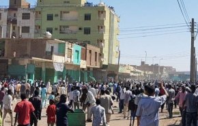 بالفيديو.. مدينة الابيض السودانية تشتعل والسلطات تفرض حظر تجوال 