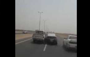 بالفيديو: حادث سير جنوني بالسعودية توثقه الصدفة!