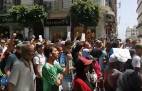 فيديو.. تظاهرة طلابية وسط العاصمة الجزائر رفضا للجنة الحوار
