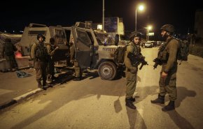الاحتلال يعتقل 14 فلسطينياً في الضفة