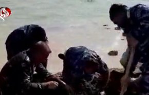 کمک افسران عراقی به نیروهای تفحص در کاوش پیکر شهدای دفاع مقدس