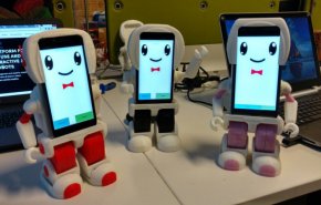 روبوت اجتماعي يتولی مهمة تعليم الاطفال بدل المعلمين