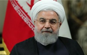 الرئيس الايراني يزيح الستار عن اكبر سجادة يدوية في العالم 