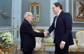 رئيس الحكومة التونسية يتحدث عن وفاة السبسي وعن لغز رفضه قانون الانتخاب
