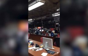 شاهد لحظة فرار موظفي التلفزيون عند وقوع زلزال إندونيسيا
