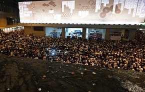 بالفيديو: عودة الإحتجاجات إلى شوارع هونغ كونغ والصين تحذر