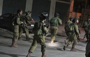 الاحتلال يعتقل 17 فلسطينيا من الضفة والقدس المحتلتين