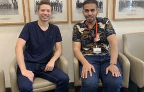 صورة تجمع نجل نتنياهو بمطبع سعودي زار 