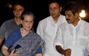 سونيا غاندي تعود رئيسة لـ 'حزب المؤتمر' المعارض الهندي